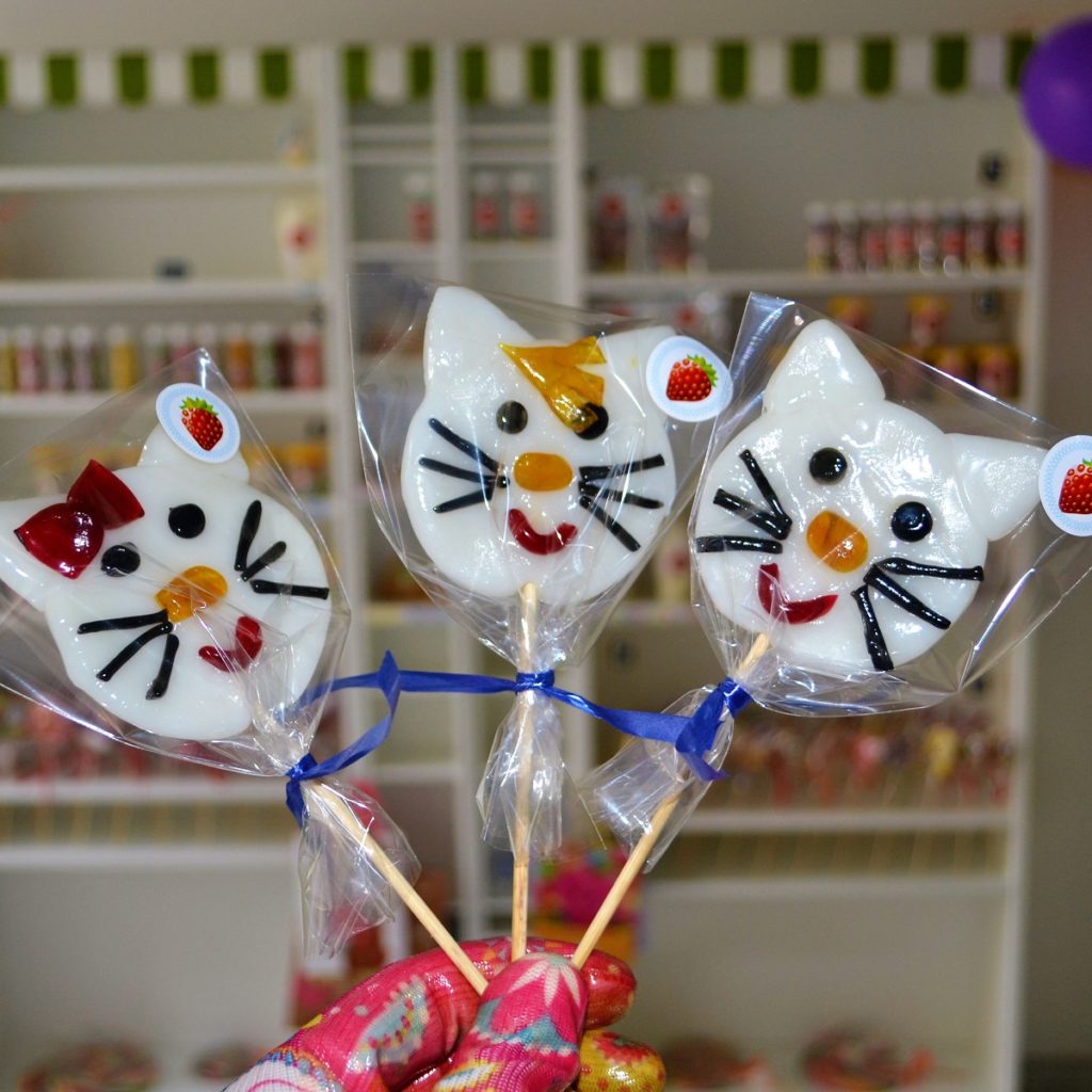 Близалка котка